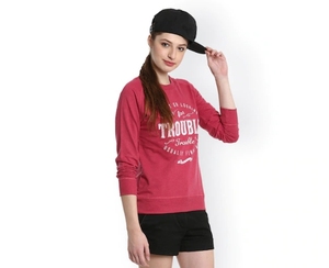 เสื้อสเวตเชิ้ตคอกลมสีแดงสำหรับผู้หญิง แขนยาว พิมพ์ลายตัวอักษร สวมใส่สบายๆ ในฤดูใบไม้ร่วง ผลิตจากผ้าฝ้ายถัก 100% ระบายอากาศได้ดี ดีไซน์โลโก้ด้านหน้า - Product Image 1
