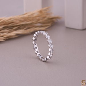 แหวนทองคำ 10K ประดับเพชรโมอิสซาไนต์ทรงกลม 0.90 กะรัต ขนาด 2.30 มม. สำหรับงานแต่งงาน งานหมั้น และวันครบรอบ - Product Image 3