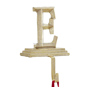 Soporte grande para medias de metal con estrella roja con gancho Decoración navideña de buena calidad para el hogar y el precio artesanal - Product Image 3