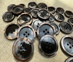 Boutons en corne naturelle écologiques, style 2 trous, tige ronde, technique de polissage artisanal, F S INTERNATIONAL, décoration d'intérieur - Product Image 4