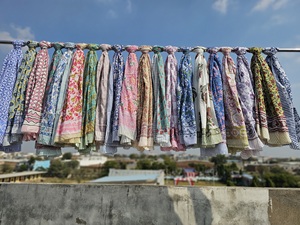 Paréo de Luxe Sanganeri Imprimé à la Main en Gros, 100% Coton Fait Main, Sarong Bohème de Plage pour Femme, Paréo en Voile de Coton Doux - Product Image 3