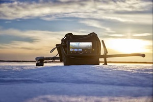 Paquete de Pesca en Hielo ECHOMAP UHD2 LiveScope Plus - Material de Goma, Resistente al Agua IP67/IP68, Ecológico - Product Image 3