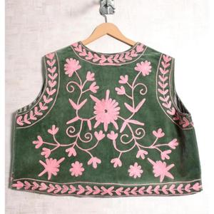 Chaleco Vintage de Terciopelo Suzani para Mujer, Hecho a Mano, Estilo Boho, Bordado Floral, Prenda Exterior para Festivales - Product Image 3