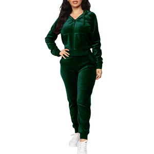 Ensemble de survêtement pour femme en velours, 2 pièces, tenue de jogging en velours, sweat à capuche court à manches longues et survêtement oversize pour femme - Product Image 4