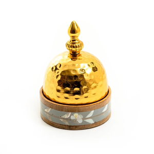 Bol de service rond en métal décoratif, best-seller, pour une mise en scène élégante de la table, créant une présentation harmonieuse et attrayante - Product Image 1