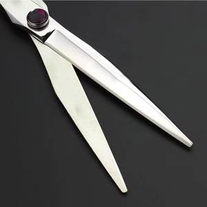 Ciseaux de coiffure professionnels Morje Surgical en acier inoxydable 440C, lame tranchante, manche moyen, pour droitiers, 28 dents - Product Image 3