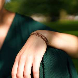 Pulsera de Cobre Trenzada Curativa Hecha a Mano en Nepal, Brazalete de Cobre Puro Sólido - Product Image 2