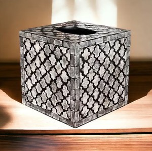 Elegante Porta Pañuelos con Incrustaciones de Nácar, Mosaico de Conchas Hecho a Mano, Pieza Decorativa de Lujo, Diseño Único - Product Image 5