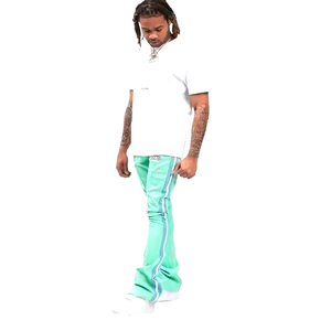 Nouvel ensemble de survêtement streetwear unisexe 2026 : T-shirt blanc avec imprimé bouche rose, pantalon gris avec logo rose, fermeture éclair et poches latérales, coupe régulière - Product Image 4