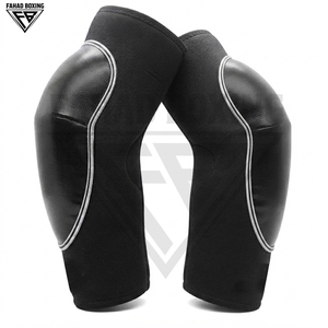 Rodilleras Protectoras Personalizadas, Equipo de Compresión Acolchado Flexible con Acabado Negro Elegante y Ribete Plateado para Seguridad Deportiva - Product Image 3
