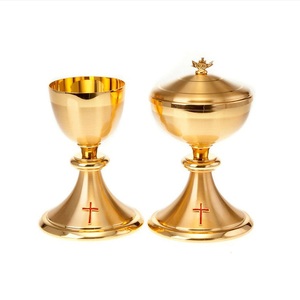 Ciborio y Cáliz en Oferta, Cáliz con Relieve Chapado en Oro y Plata, Hecho a Mano con Latón y Acero de Alta Calidad - Product Image 1