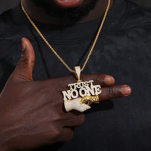 Collier Pendentif Personnalisé « Trust No One » avec Diamant Moissanite Véritable, Bijou Hip Hop, Cadeau - Product Image 3