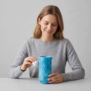 Pichet élégant et moderne en résine, fait main, durable, léger, stylé, écologique, compatible lave-vaisselle, pour fêtes, boissons et bières - Product Image 1