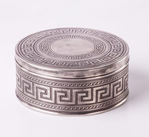 Boîte de rangement ronde en métal argenté à motif géométrique grec personnalisé pour fruits secs et légumes - Product Image 2