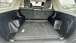 พร้อมส่ง รถยนต์มือสอง 4Runner Limited 4WD SUV – รุ่นออฟโรดระดับพรีเมียม (ปี 2024) - Product Image 3