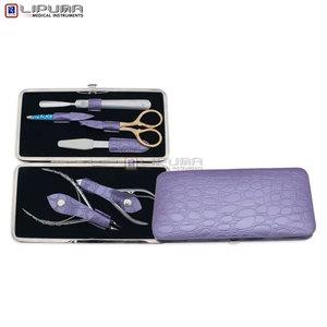 Ensemble de manucure et pédicure luxueux 7 en 1, coupe-ongles et coupe-cuticules en acier inoxydable personnalisés pour les soins des pieds - Emballé dans une boîte - Product Image 5