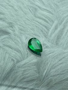Esmeralda Natural con Corte de Pera Certificada por IGI, 9.7x6.1x3mm, 1.11 Ct, Gema Verde Suelta para Joyería - Product Image 2