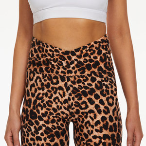 Leggings Capri Léopard Personnalisés pour Femmes, Taille Haute Croisée, Sexy, Respirants, Doux, à Impression Numérique, Effet Ventre Plat, pour Dames - Product Image 5