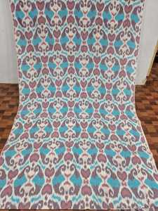 Tissu imprimé Ikat aux motifs saisissants pour vêtements de mode, robes, foulards, décoration intérieure, quilting, artisanat et vente en gros de textiles - Product Image 4