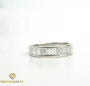 Anillo de Compromiso Apilable de Oro Blanco Sólido de 14K con Diamante Cultivado en Laboratorio con Corte Baguette, Claridad DEF VS VVS, Certificado IGI - Product Image 1