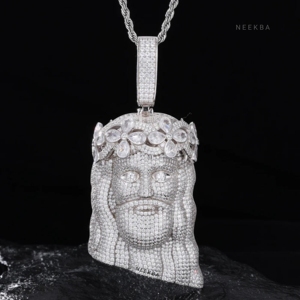 Pendentif Tête de Jésus avec Couronne - Pendentif en Argent Sterling 925 avec Moissanite, Pendentif Moissanite Taille Poire, Pendentif Christ Sertie de Moissanites - Product Image 1
