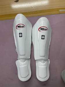 Protège-tibias Twins blancs en gros pour Muay Thai et boxe – Protection professionnelle des jambes pour l'entraînement de boxe - Product Image 1
