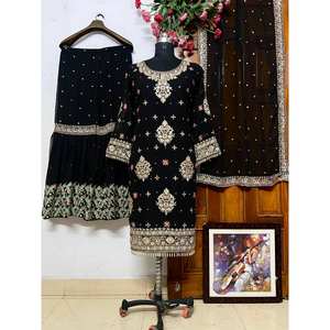 Ensemble haut et bas de soirée de créateur avec dupatta, taille XL - Product Image 1