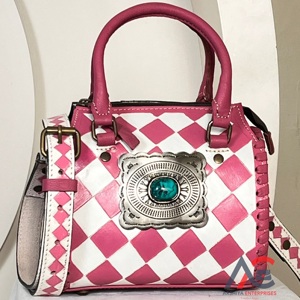 Nouveau Sac de Voyage Bandoulière en Cuir Véritable Façonné à la Main, Motif Damier, pour Femme, Idéal pour les Nuits Passées et les Bagages de Voyage (Collection 2026) - Product Image 1