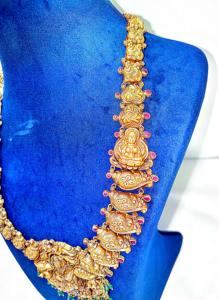 Collar Largo Tradicional Indio de Oro de 22k con Colgante Lakshmi Shankh, Disponible en ORO/PLATA/BRONCE - Product Image 4