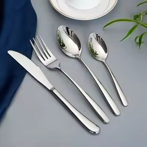 Ensemble de couverts de cuisine moderne en acier inoxydable, parfait pour une mise en scène de table tendance et les repas quotidiens - Product Image 3