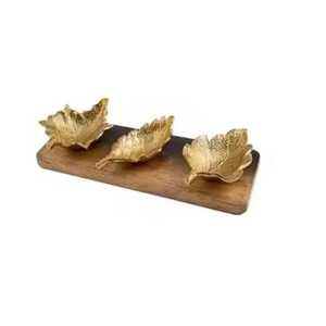 Plateau en acier inoxydable texturé en forme de feuille d'érable dorée, pour rangement de clés et bijoux, organisateur de table, durable et compatible lave-vaisselle - Product Image 1