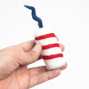 Juguete infantil de fieltro hecho a mano para el 4 de julio, con forma de petardo, para juego de simulación del Día de la Independencia, artesanía de lana de comercio justo, adorno. - Product Image 5