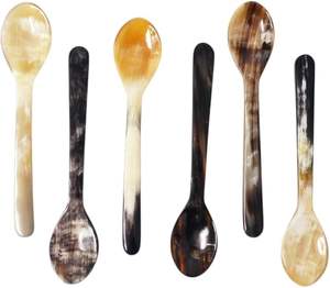 Cuchara de Cuerno Hecha a Mano con Acabado Pulido Espejo, Mango Largo, Ecológica y Segura para Alimentos, para Cocinas Éticas y Sostenibles en el Hogar, India - Product Image 1