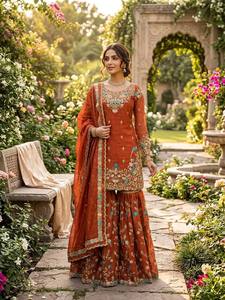 Ensemble de robe de mariée pakistanaise élégante en soie blanche brodée, tenue traditionnelle indienne ample et longue pour femmes - Product Image 4