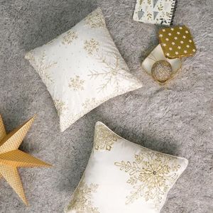 Cuscino Decorativo 100% Poliestere Morbido ed Elegante 18X18" con Ricami e Decorazioni in Perline - Product Image 5