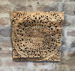 Panneau mural décoratif carré en bois massif naturel sculpté à la main avec motifs floraux pour le dos des canapés et lits, idéal pour le salon - Product Image 1