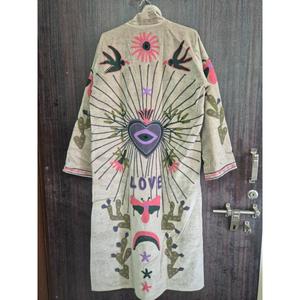 เสื้อแจ็คเก็ตกำมะหยี่ซูซานีแบบยาวสองด้าน ปักลายดอกไม้ด้วยมือ สไตล์โบฮีเมียนวินเทจ สำหรับผู้หญิง ฤดูใบไม้ร่วง/ฤดูหนาว เหมาะสำหรับเทศกาล - Product Image 4