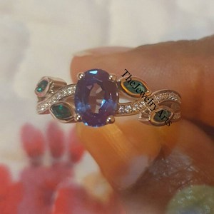 Bague Alexandrite à bande torsadée, Bague feuille, Bague de fiançailles de forme ovale, Pierre de naissance de juin, Bague en argent sterling massif avec pierre de naissance de juin - Product Image 4