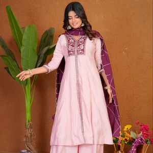 Conjunto Premium de Kurti Anarkali de Seda Romana con Palazzo y Dupatta con Bordado a Mano - Product Image 1