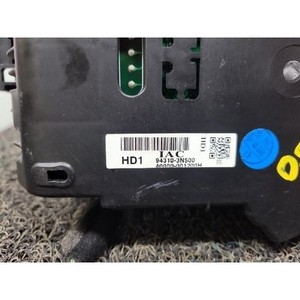 จอแสดงผลแบบ Head Up Display สำหรับรถยนต์ Equus VI ปี 2011-2013 ของแท้ รุ่น 943103N500 มือสอง - Product Image 5