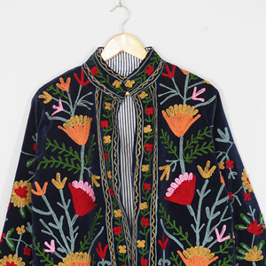 Veste réversible en velours pour femmes, brodée Suzani, style bohème, fleurs, faite à la main, ethnique, pour l'hiver, l'automne et l'été - Product Image 6