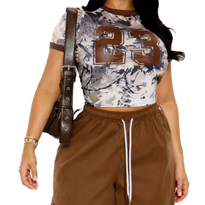 Camiseta Corta de Moda para Mujer con Estampado de Camuflaje, Estilo Jersey de Fútbol Americano, Ajuste Delgado, Diseño Gráfico con Número, Manga Corta, Estilo Urbano, USA - Product Image 3