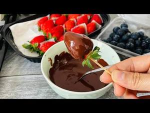 Fraises glacées enrobées de chocolat en gros – Fournisseur de snacks de fruits surgelés de qualité supérieure - Product Image 3