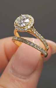 Ensemble de bagues classiques en moissanite taille ovale avec halo pour femme, en argent 925 rhodié, idéal pour demande en mariage, cadeau de mariage ou bijoux de mariée - Product Image 3