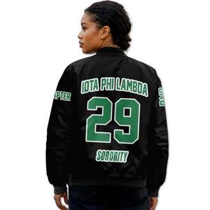 Veste universitaire personnalisée pour femmes Iota Phi Lambda, noire, avec emblème grec sur le devant et le dos, numéro d'année, fermeture éclair, style bomber - Product Image 2