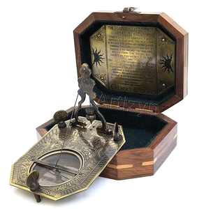 Boussole solaire avec boîte en bois, style antique, boussole de navigation en laiton et horloge solaire, instrument nautique décoratif pour Tr - Product Image 1