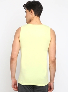 Camiseta sin mangas para hombre, amarilla, estampada, con cuello redondo, estilo casual de punto - Product Image 2