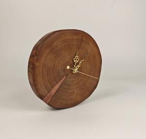 Horloge murale en tranches d'arbre naturelles, horloge en bois rustique faite à la main avec design en résine époxy à prix avantageux - Product Image 2