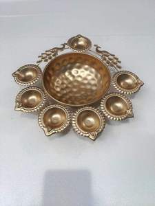 Bol décoratif en métal doré de haute qualité avec motif Diya pour fleurs flottantes, décoration de table pour Diwali et cadeau de mariage - Product Image 4