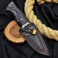 Couteau de chasse artisanal OEM en acier Damas à lame droite, pointe tombante, manche en bois pleine longueur, fourreau en cuir inclus